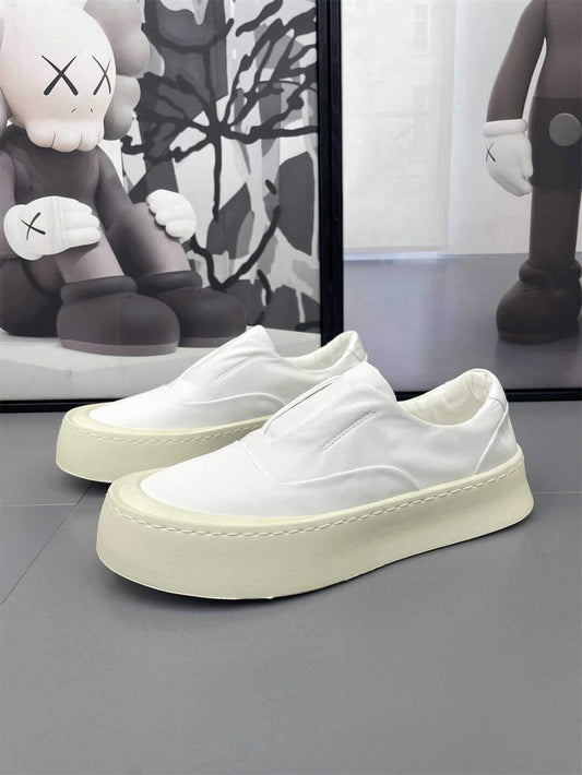 Men's slip-on canvas shoes